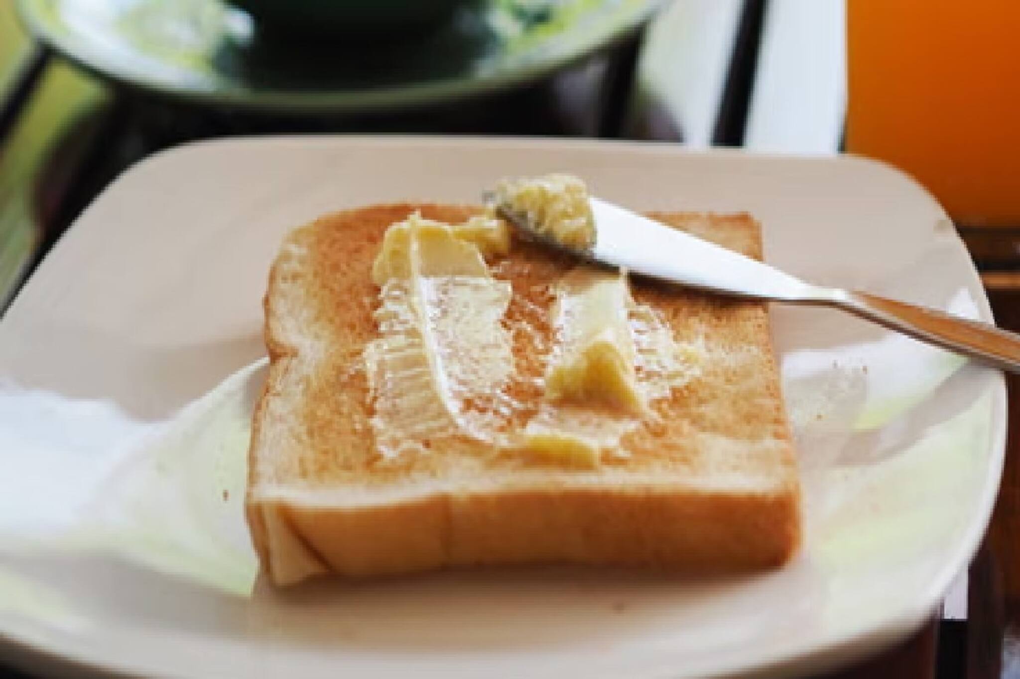 পুরনো মাখন ফেলে দেবেন না...!  ২ মিনিটেই রেস্তোরাঁ স্টাইলে বানিয়ে নিন গার্লিক ব্রেড