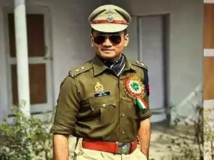 মূল পরীক্ষার ফরম্যাটের সঙ্গে সহজাত হওয়ার আগে এইসব মক টেস্ট দেওয়া যে অত্যন্ত গুরুত্বপূর্ণ, পরবর্তীতে সে কথাও বলেছেন অমৃত। পরীক্ষার সময় লক্ষ্য থেকে এক মুহূর্তের জন্যেও সরে যাননি তিনি। প্রতিটি প্রশ্ন অন্তত তিনবার করে পড়েছিলেন, যাতে বিন্দুমাত্র ভুল হওয়ার অবকাশও না থাকে। শৃঙ্খলাবদ্ধ হয়ে যাওয়া, নিয়মিত অভ্যাস করা, অধ্যয়নে সঠিক ভাবে মনযোগ দেওয়াকেই নিজের সাফল্যের জন্য কৃতিত্ব দিয়েছেন অমৃত। অপশনাল সাবজেক্ট হিসেবে পলিটিকাল সায়েন্স বা রাষ্ট্রবিজ্ঞান বেছে নিয়েছিলেন তিনি। 