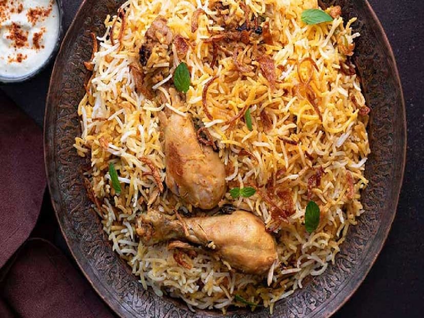 বিরিয়ানির উপকারিতা মূলত-- এর উপাদানের উপর নির্ভর করে। তবে, এতে উচ্চ ক্যালোরি, ঘি ও তেলের ব্যবহার থাকায় এটি অতিরিক্ত চর্বি ও কোলেস্টেরল বাড়াতে পারে। 