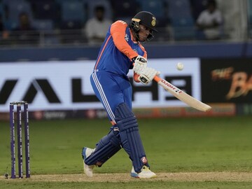 একের পর এক ৪৫টি ছক্কা! অভিষেক শর্মা যে কাণ্ড ঘটালেন,  শোরগোল ক্রিকেট দুনিয়ায়