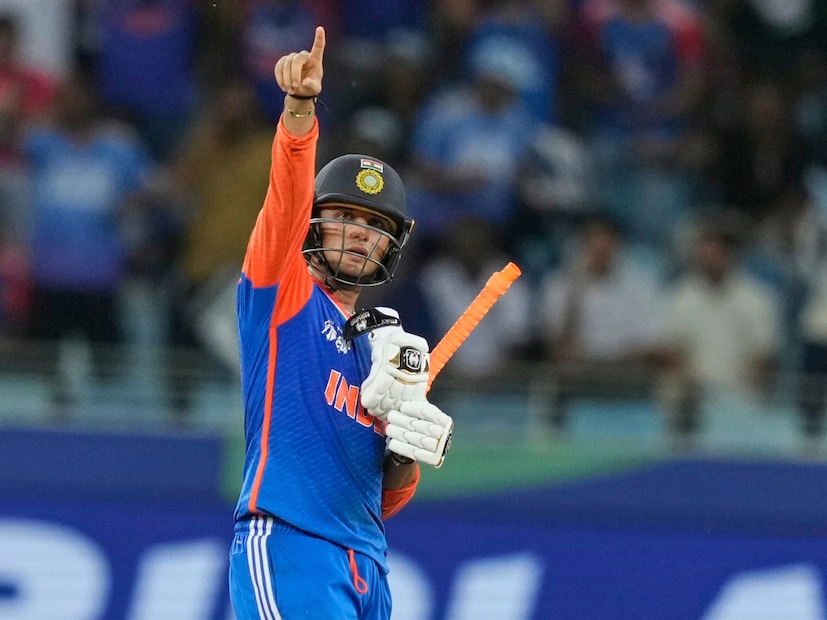 অভিষেক শর্মা বাংলাদেশের বিরুদ্ধে ২৫ বলে হাফ সেঞ্চুরি করেন। তার আগে পাকিস্তানের বিরুদ্ধে সুপার ফোর ম্যাচে ২৪ বলে হাফ সেঞ্চুরি করে যুবরাজ সিংয়ের রেকর্ড ভেঙেছিলেন। বাংলাদেশ ম্যাচে তিনি ৩৭ বলে ৭৫ রান করেন, যেখানে ছিল ৬টি চার ও ৫টি ছক্কা। বর্তমানে অভিষেক দারুণ ফর্মে রয়েছেন এবং চলতি এশিয়া কাপে ২০০ রানের মাইলফলক ছোঁয়া একমাত্র ব্যাটসম্যান তিনিই।
