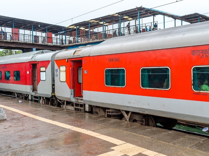 এই ভাইরাল ভিডিওতে একজন বিদেশিনী মহিলা একটি ট্রেনের থার্ড-এসি কোচে দিল্লি থেকে রাজস্থান ভ্রমণ করছিলেন। কানাডিয়ান মহিলা তাঁর এই ভিডিওতে ব্যাখ্যা করেন, সাত ঘণ্টার যাত্রার টিকিটের দাম মাত্র $১২ (প্রায় ১,০০০ টাকা)!
