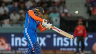 একা লড়াই অভিষেকের