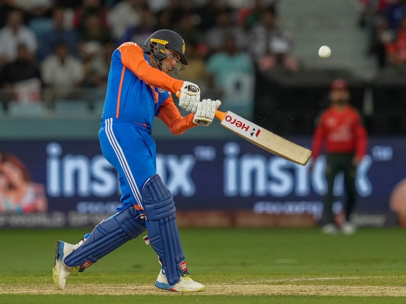অভিষেক শর্মা এশিয়া কাপে সুপার ৪ ম্যাচে বাংলাদেশের বিরুদ্ধে ইতিহাস সৃষ্টি করেছেন। তিনি বিরাট কোহলির পরে এশিয়া কাপ টি-টোয়েন্টির একটি সংস্করণে ২০০ রান করা দ্বিতীয় ভারতীয় এবং বিশ্বের তৃতীয় ব্যাটার হওয়ার কৃতিত্ব অর্জন করেছেন। এছাড়াও, অভিষেক বিরাট কোহলির পরে এশিয়া কাপ টি-টোয়েন্টিতে পরপর দুটি অর্ধশতরান করা দ্বিতীয় ভারতীয় ব্যাটসম্যান হয়েছেন।