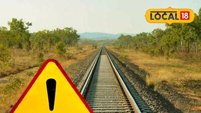 ঘটনাটি ঘটেছে হলদিয়ার ভবানীপুর থানা এলাকার ঘটনা। দুর্ঘটনায় আহত হয়েছে মোট পাঁচজন। আহতদের হাসপাতালে নিয়ে যাওয়া হয়েছে। 