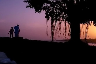 একই নামের ২ ছবি, বাবারটা তেমন চলেনি, ২২ বছর পর ইতিহাস গড়লেন ছেলে !