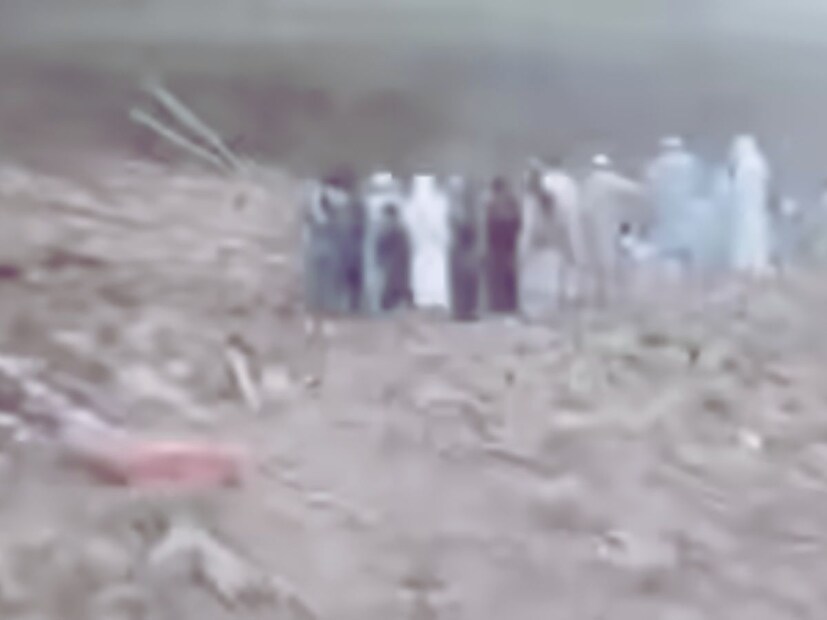 স্থানীয় সূত্র এবং বেঁচে থাকা ব্যক্তিরা জানিয়েছেন যে বোমাগুলি ঘনবসতিপূর্ণ এলাকাতেই বোমা ফেলা হয়েছে। বসতির পরিবারগুলি তখন ছিল ঘুমন্ত। গভীর রাতে বোমা। প্রত্যক্ষদর্শীরা মাত্রে দারার ঘটনাকে ‘মৃতদেহে ভরা ভোর’ বলে বর্ণনা করেছেন। 
