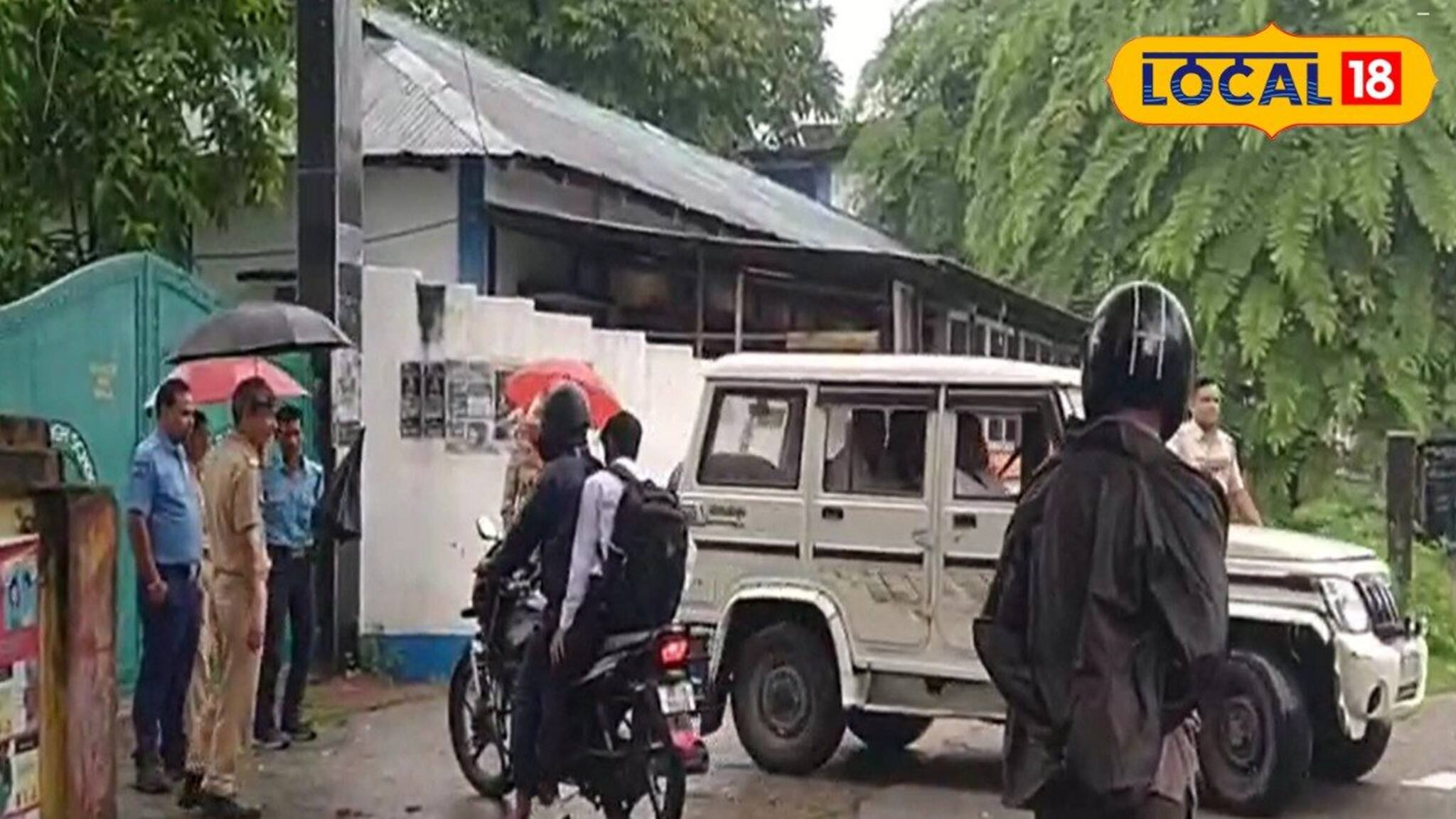 মানবিক পুলিশ! উচ্চমাধ্যমিকের প্রথম দিনই ভুল পরীক্ষাকেন্দ্রে ছাত্র! কী হল শেষমেশ?