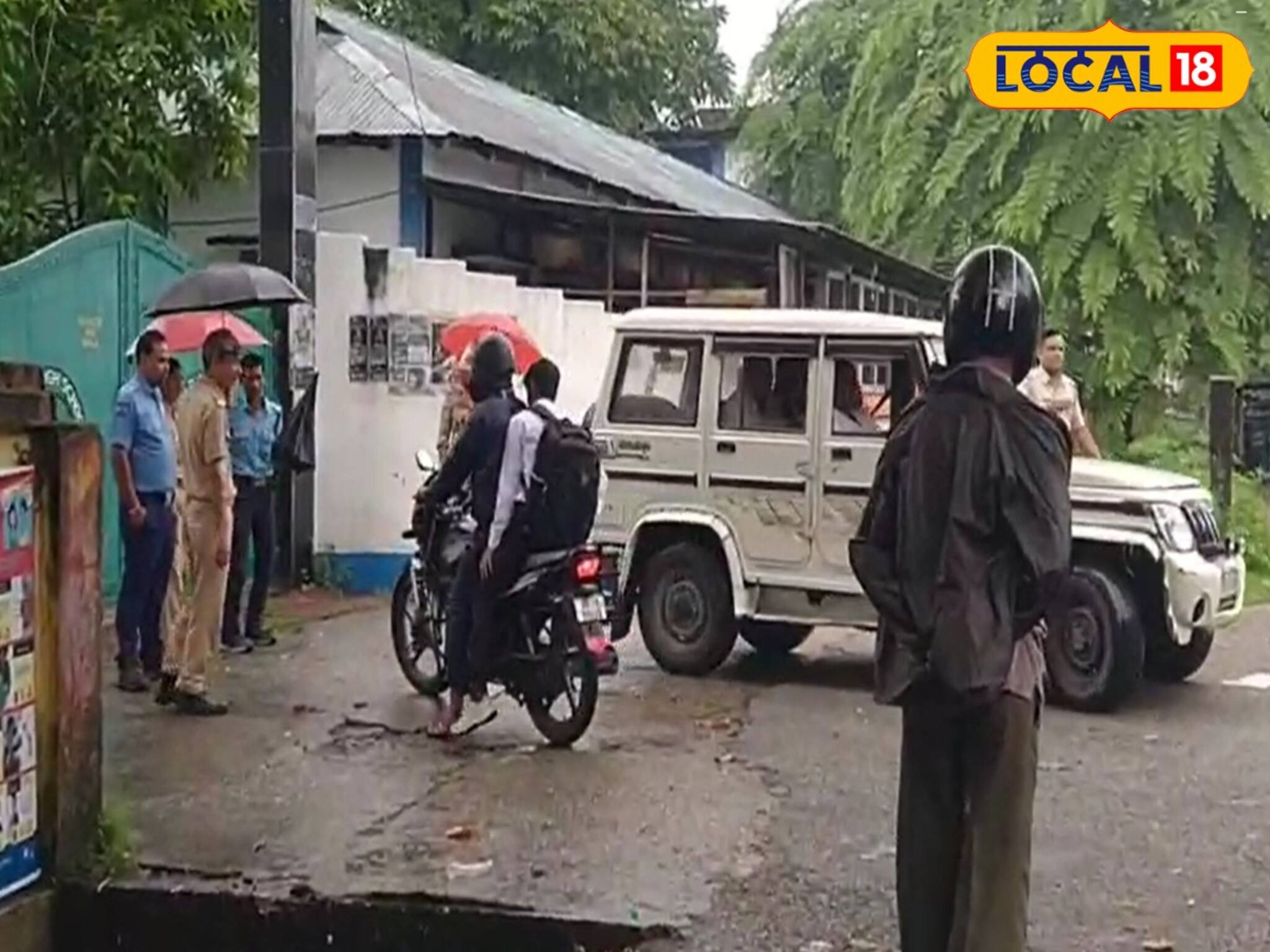 মানবিক পুলিশ! উচ্চমাধ্যমিকের প্রথম দিনই ভুল পরীক্ষাকেন্দ্রে ছাত্র! কী হল শেষমেশ?