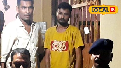 গ্রামেরই এক বাড়িতে গ্রামবাসীদের হানা গ্রামেরই এক বাড়িতে গ্রামবাসীদের হানা