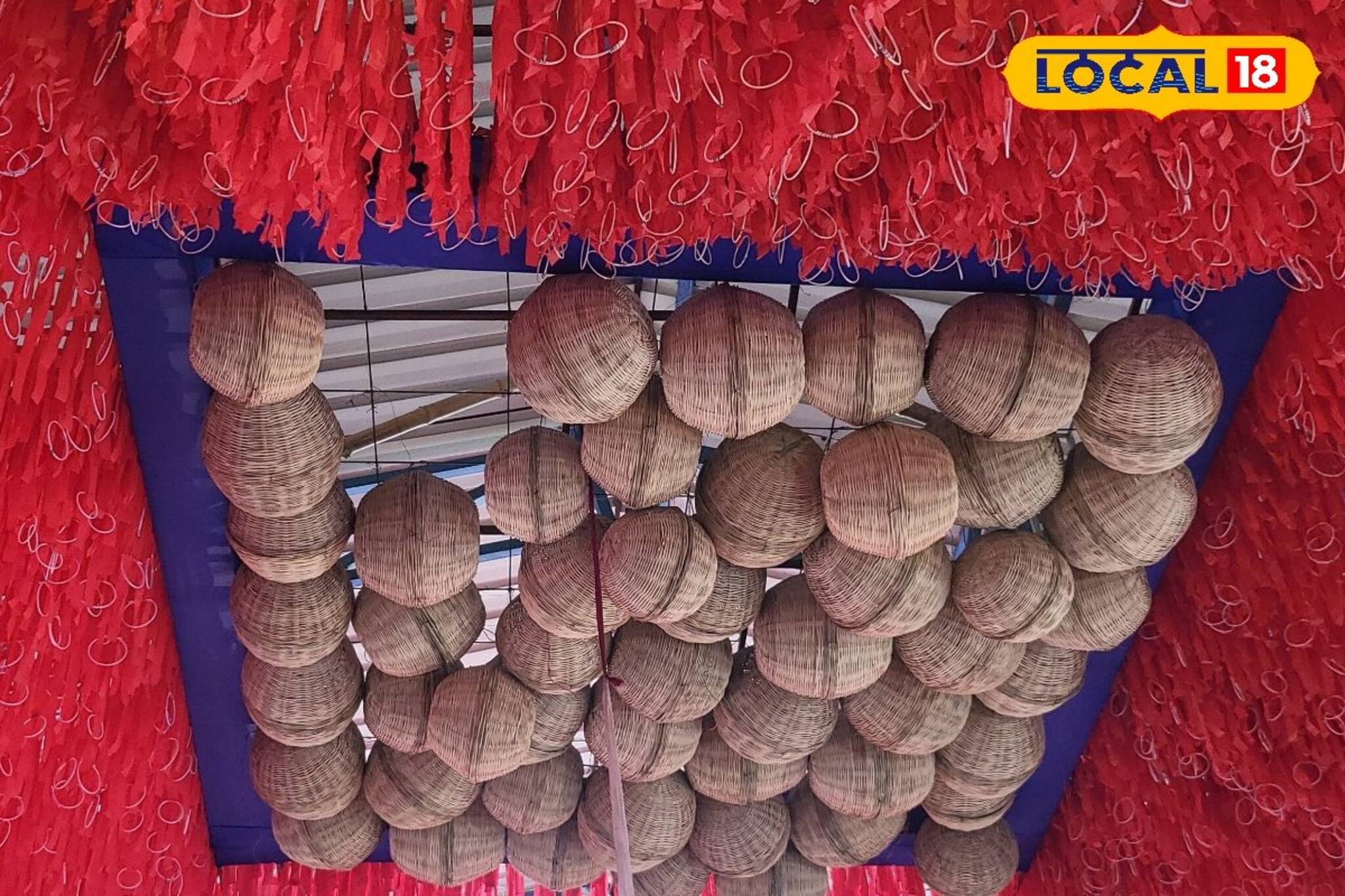 দুর্গাপুজোয় থিমের চাকচিক্যে গ্রাম বাংলার ছোঁয়া পেতে চান! ঘুরে দেখতেই হবে এই মণ্ডপ