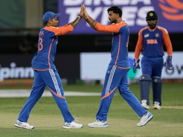 পাকিস্তান ম্যাচে কি খেলতে পারবেন অক্ষর?ভারতীয় দলে চিন্তার ভাঁজ,অলরাউন্ডারের চোট নিয়ে আপডেট পাকিস্তান ম্যাচে কি খেলতে পারবেন অক্ষর?ভারতীয় দলে চিন্তার ভাঁজ,অলরাউন্ডারের চোট নিয়ে আপডেট