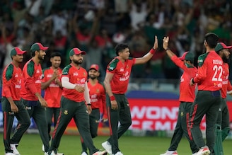 বাংলাদেশের সামনে ধরাশায়ী পাকিস্তানের ব্যাটিং, নাগিন ডান্স সেলিব্রেশন সময়ের অপেক্ষা!