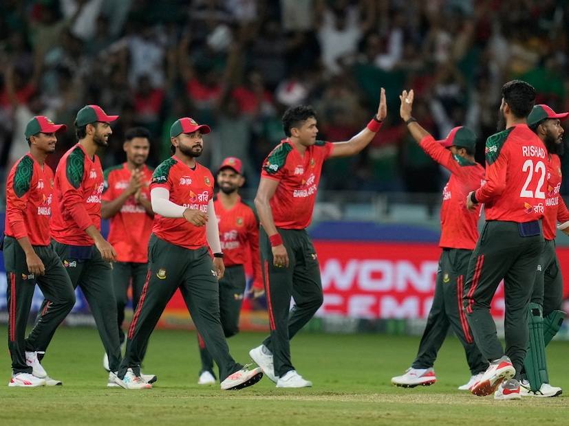 পাকিস্তান-বাংলাদেশের বিরুদ্ধে চলছে এশিয়া কাপের 'সেমিফাইনাল'। ভারতের বিরুদ্ধে ফাইনালে কারা খেলবে তা নির্ধারণ হবে এই ম্যাচে। ডু অর ডাই ম্যাচে প্রথমে ব্যাট বাংলাদেশকে ১৩৬ টার্গেট দিল পাকিস্তান।
