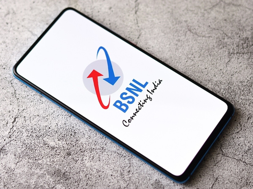 এই প্ল্যান ছাড়াও, BSNL বেশ কয়েকটি পকেটফ্রেন্ডলি প্যাকও বাজারে এনেছে। যেমন, ১০৭ টাকার প্যাকে মোট ৩ জিবি ডেটা এবং ২০০ মিনিট কলিং সুবিধা রয়েছে যার ভ্যালিডিটি ৩৫ দিন। আবার, ১৪১ টাকার প্ল্যানে প্রতিদিন ১.৫ জিবি ডেটা, আনলিমিটেড কলিং এবং ২০০ এসএমএস রয়েছে যার ভ্যালিডিটি ২৮ দিন।
