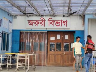 তিনজন গ্রেফতার