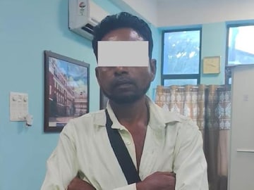 বাংলাদেশি গ্রেফতার