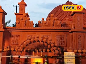 টেরাকোটার সাজে সেজে উঠেছে দুর্গাপুজো প্যান্ডেল