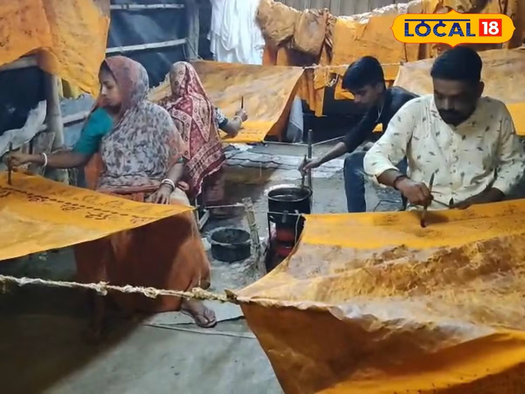পুজোয় প্রচুর অর্ডার, তবুও হাসি নেই বাটিক শিল্পীদের!