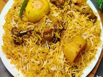 বিরিয়ানি শুনলেই জিভে জল! বলতে পারবেন বিরিয়ানির ইংরেজি কী? জানলে সত্যিই আপনি জিনিয়াস