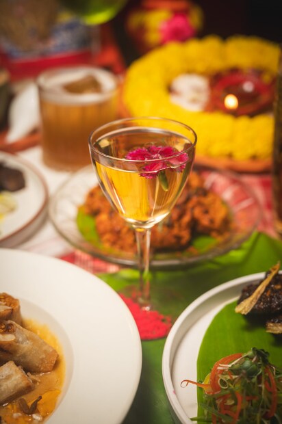 দুর্গাপুজোর কাউন্টডাউন শুরু৷ ঝলমলে আকাশ-বাতাস মনে করিয়ে দিচ্ছে পুজোর আর বেশি দিন বাকি নেই৷ ২১ সেপ্টেম্বর মহালয়া দিয়ে শুরু হয়ে যাবে পুজোর হুল্লোর৷ 
