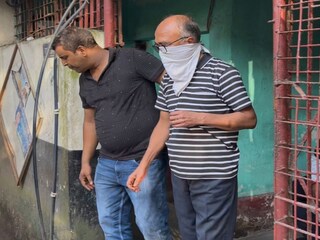 গ্রেফতার অবসরপ্রাপ্ত ক‍্যাশিয়ার