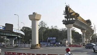 চিংড়িহাটা নিয়ে এত টানাটানি কেন?