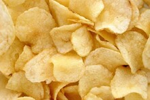Potato Chips Recipe: ঘরেই ঝটপট বানিয়ে ফেলুন মুচমুচে আলুর চিপস, ঘণ্টাখানেক হাতে থাকলেই কেল্লাফতে, রাঁধুনি শেখালেন দারুণ সহজ রেসিপি