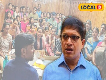 স্কুলের ছাত্রীরা ও পর্ষদ সভাপতি 