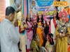 মহাষষ্ঠীর সকালে অনাথ অশ্রমে হাজির জ্যান্ত দুর্গা, লক্ষ্মী, গনেশ! কোন ইতিহাস লুকিয়ে পুজোয়?
