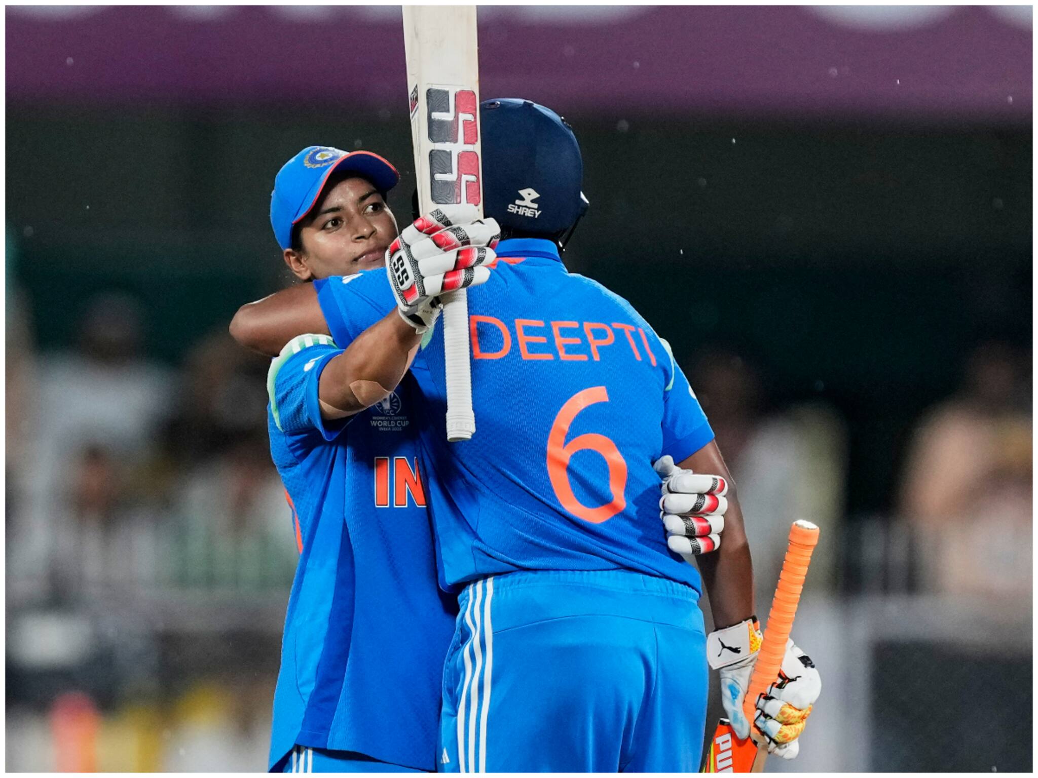 ভারতকে বিপদ থেকে বাঁচালেন অমনজোৎ ও দীপ্তি! শ্রীলঙ্কাকে ২৭০ টার্গেট দিল টিম ইন্ডিয়া