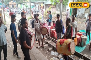 যাদের ঢাকের তালে মুখরিত হয় পুজো মণ্ডপ, দোলে ওঠে মন, সেই ঢাকিরাই কেন উৎসব থেকে বঞ্চিত!