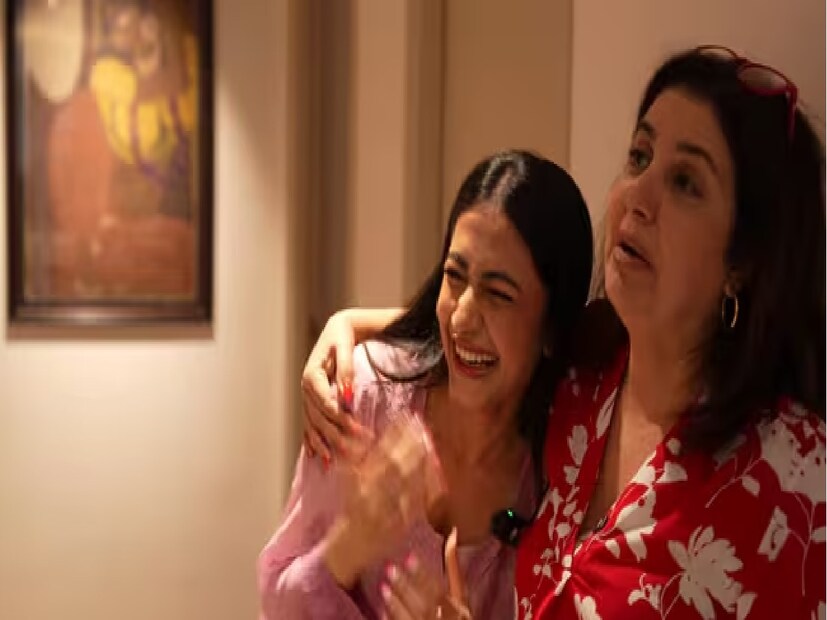 ফারাহ খান ৪৩ বছর বয়সে আইভিএফের মাধ্যমে তিন সন্তানের জন্ম দেন।