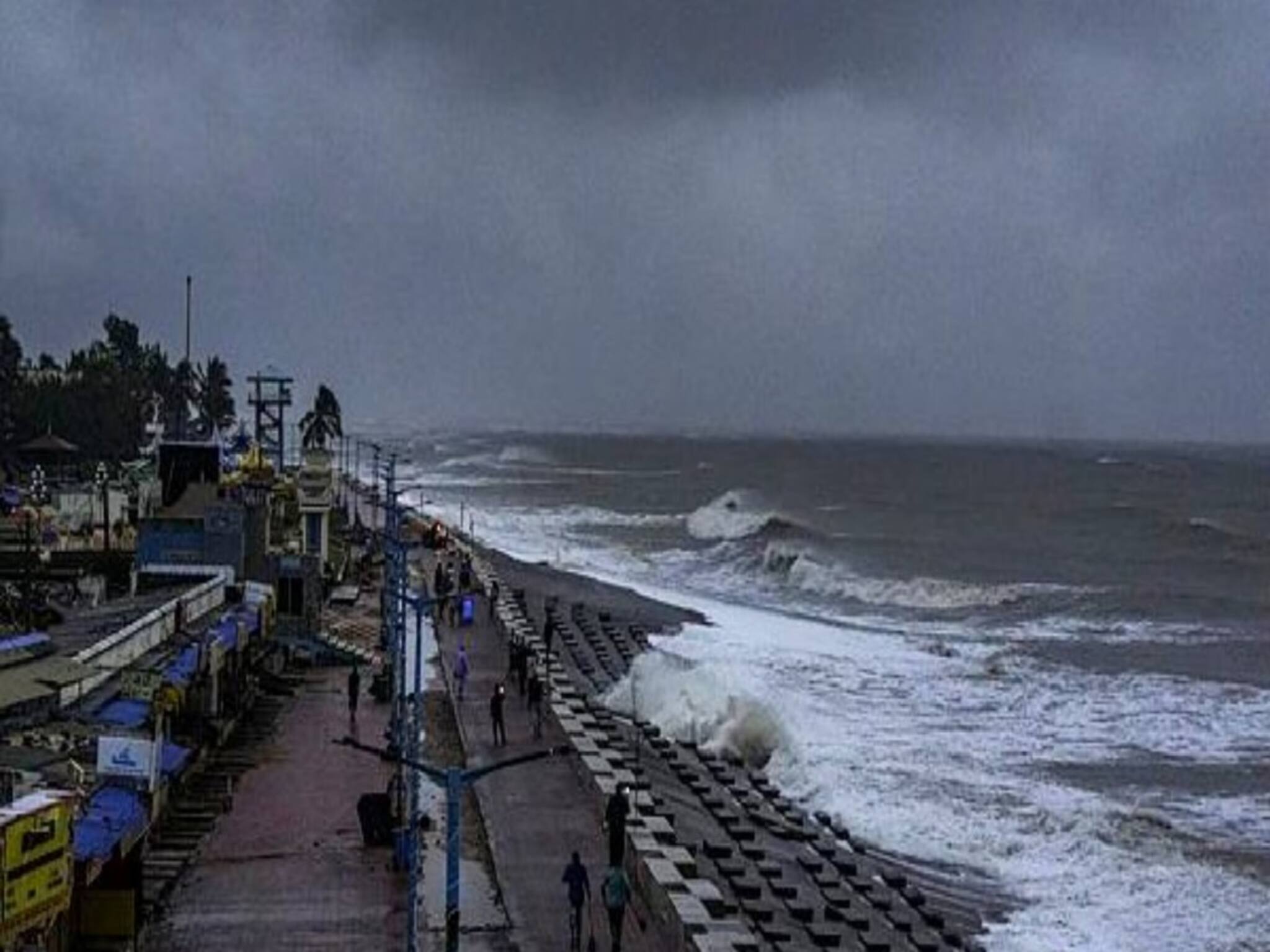 গাঙ্গেয় পশ্চিমবঙ্গে কুণ্ডলী পাকিয়ে বসে রয়েছে নিম্নচাপ, এবার সমুদ্রে উঠবে বড় বড় ঢেউ