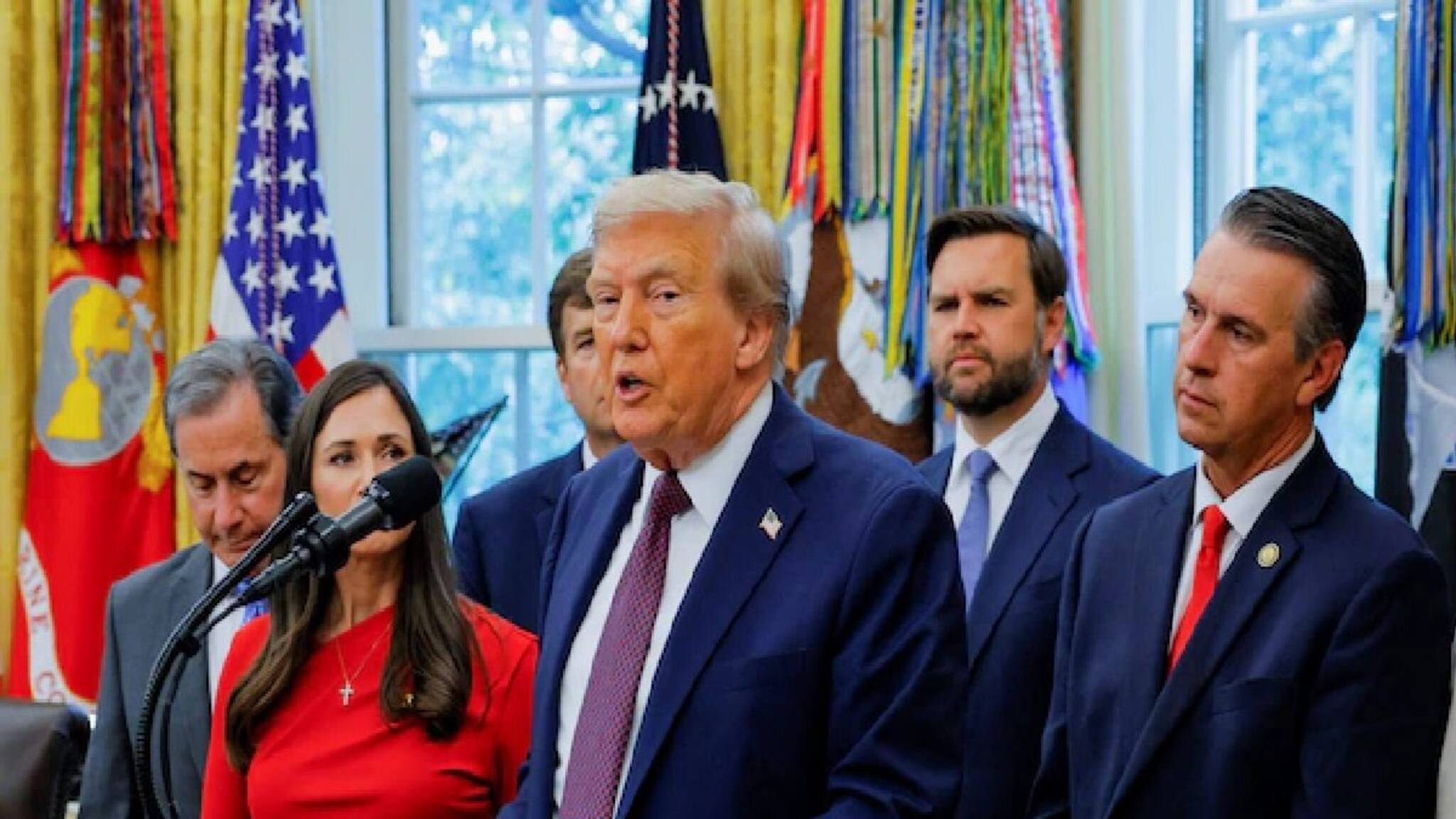 Donald Trump News: আমেরিকার ইতিহাসে দীর্ঘতম অচলাবস্থার নিরসন! বিলে স্বাক্ষর করেই দিলেন ট্রাম্প! মার্কিন কংগ্রেসে প্রস্তাব পাস