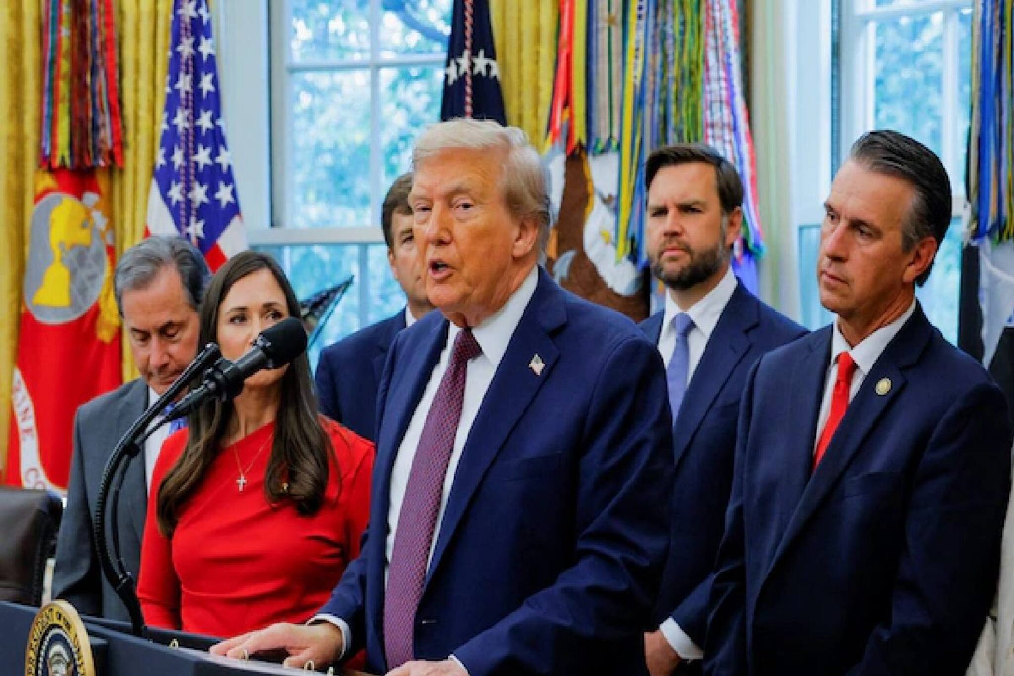 Donald Trump News: আমেরিকার ইতিহাসে দীর্ঘতম অচলাবস্থার নিরসন! বিলে স্বাক্ষর করেই দিলেন ট্রাম্প! মার্কিন কংগ্রেসে প্রস্তাব পাস