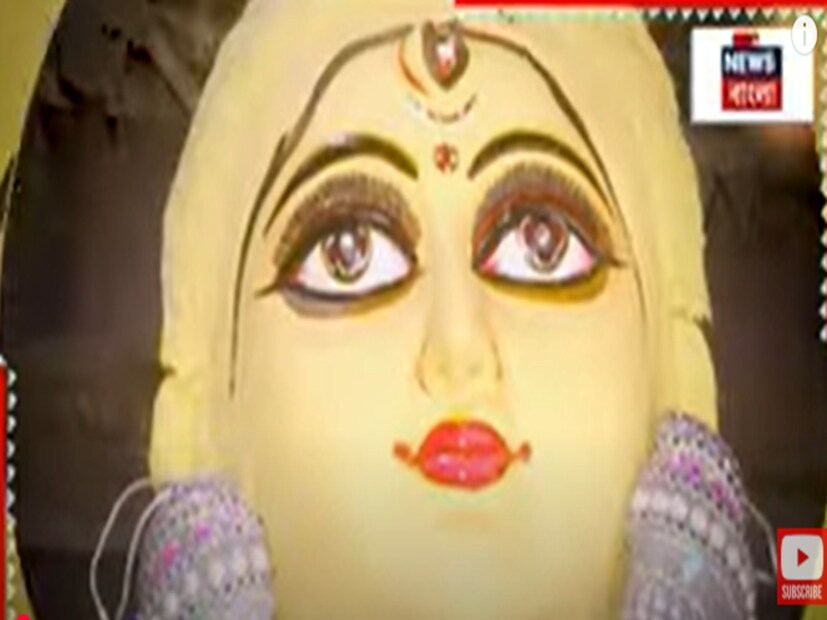  ঘোটক- ঘোটক অর্থাৎ ঘোড়া। ঘোড়ায় দেবীর আগমন বা গমনের ফল ছত্রভঙ্গ। এতে ধ্বংস বা ছন্নছাড়া বা ধ্বংসাত্মক লীলার ইঙ্গিত থেকে যায় বলে মান্যতা রয়েছে।