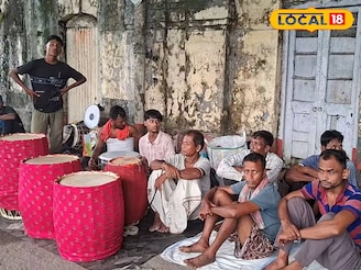 ডিজের আওয়াজে ম্লান ঢাকের তাল! বায়না না পেয়ে বাড়ি ফিরলেন ঢাকিরা