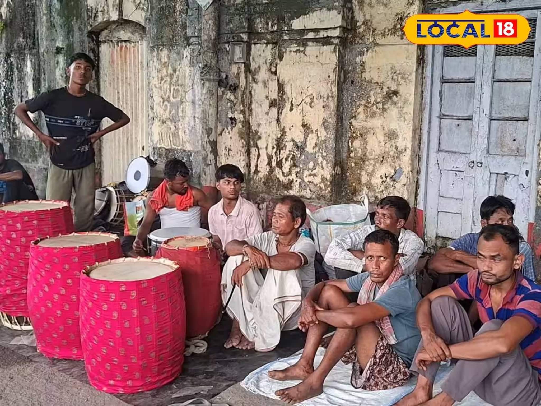 Durga Puja: পুজোর আবহে বিষাদের সুর! ডিজের আওয়াজে ম্লান ঢাকের তাল! বায়না না পেয়ে বাড়ি ফিরলেন ঢাকিরা