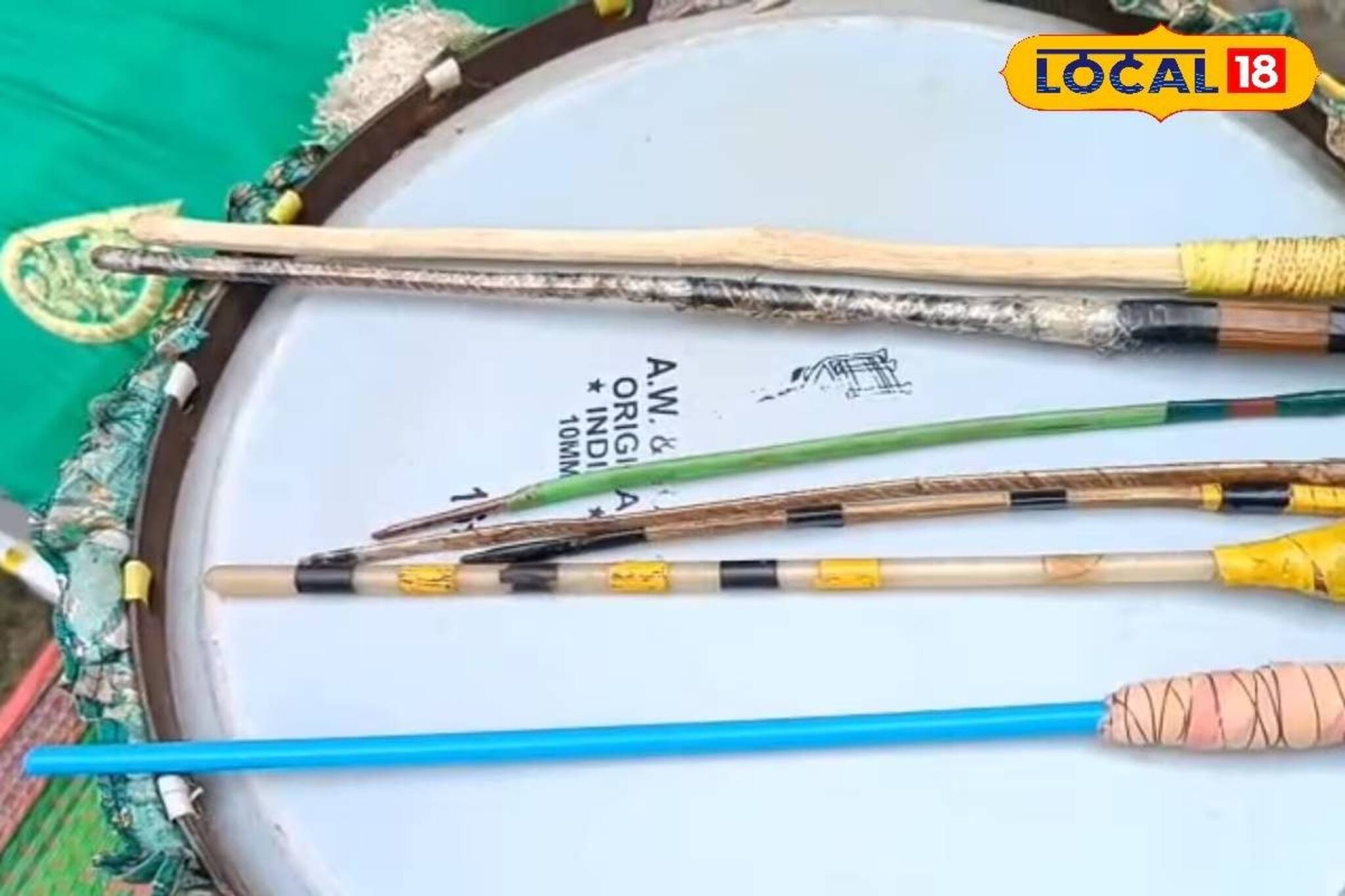 ঢাকের তালেও হারিয়েছে বাঁশ! ঢাকিদের পছন্দ প্লাস্টিকের কাঠি, এত চাহিদা বাড়ার কী কারণ?