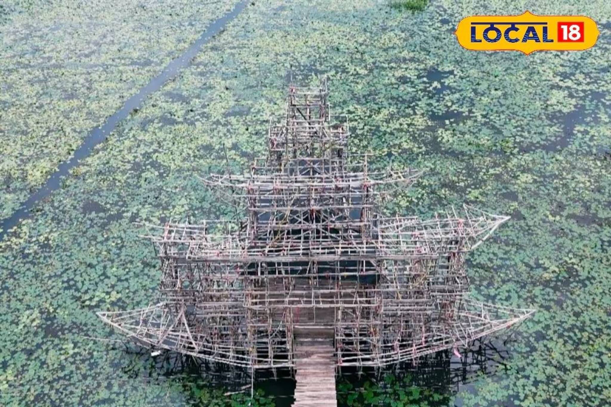 জলে ভাসমান দুর্গাপুজো প্যান্ডেল! জেলার 'এই' পুজোয় বিরাট চমক, দেখতে যাবেন তো?