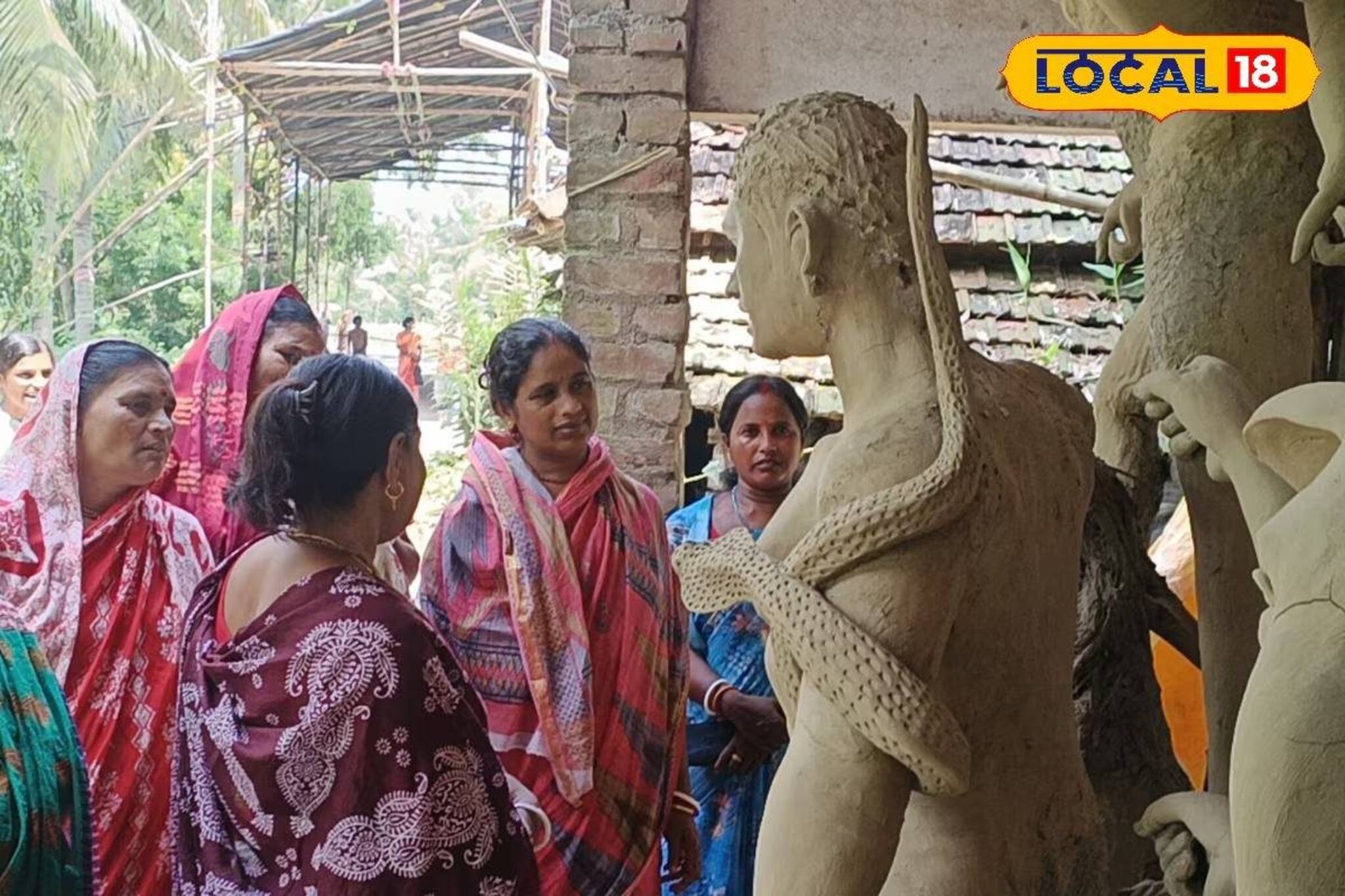 লক্ষ্মীর ভাণ্ডারের টাকায় উমার আরাধনা! পুজোর আয়োজনে মহিলারা, সাহস জুগিয়েছে সরকারি প্রকল্প