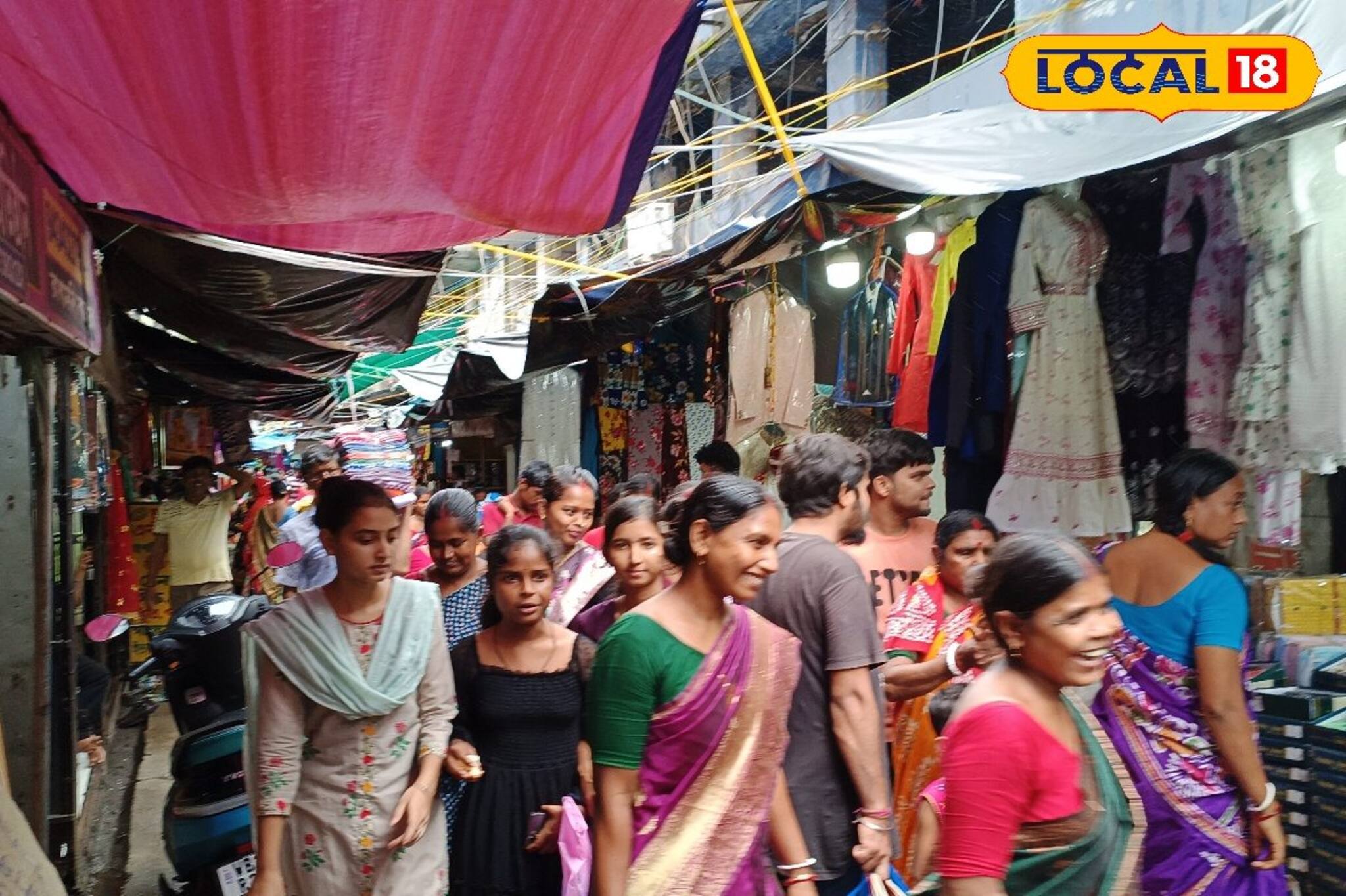 রেডিমেড পোশাকের সম্ভার! টুক করে ঘুরে আসুন রাধামনি বাজার থেকে, কোথায় জানুন