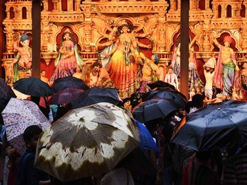 বাংলার সব জেলায় ঝড়-বৃষ্টির পূর্বাভাস, বৃষ্টির চিন্তা থাকছে পুজোতেও! আবহাওয়ার বড় খবর