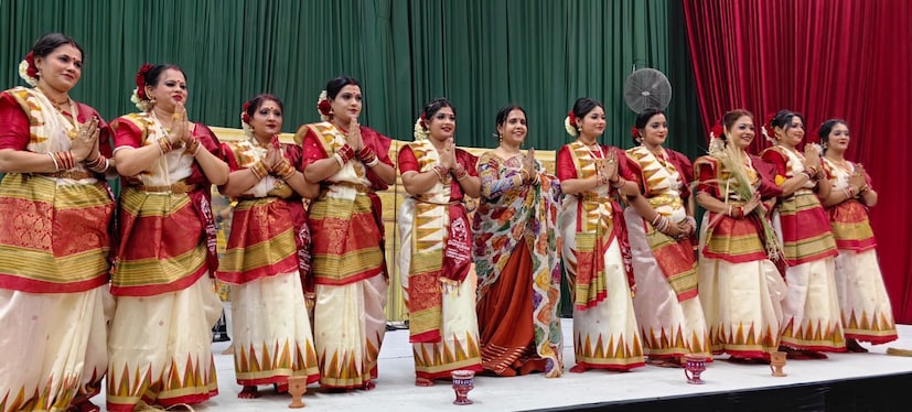 এ বছর PSOP গর্বের সঙ্গে ঘোষণা করছে যে, তাদের আয়োজিত দুর্গাপুজো সম্ভবত আমিরশাহীতে সবচেয়ে বড় পুজোর উৎসব। জাতি, ধর্ম, বর্ণ নির্বিশেষে সবাইকে আমন্ত্রণ জানানো হয়েছে। এভাবে বৈচিত্র্যকে আলিঙ্গন করে এই পুজো কেবল একটি ধর্মীয় অনুষ্ঠান নয়, বরং হৃদয়ের মিলনক্ষেত্র এবং এক মহোৎসব, যা ছড়িয়ে দেয় মা দুর্গার সার্বজনীন বার্তা, অশুভ শক্তির উপর শুভর জয়।