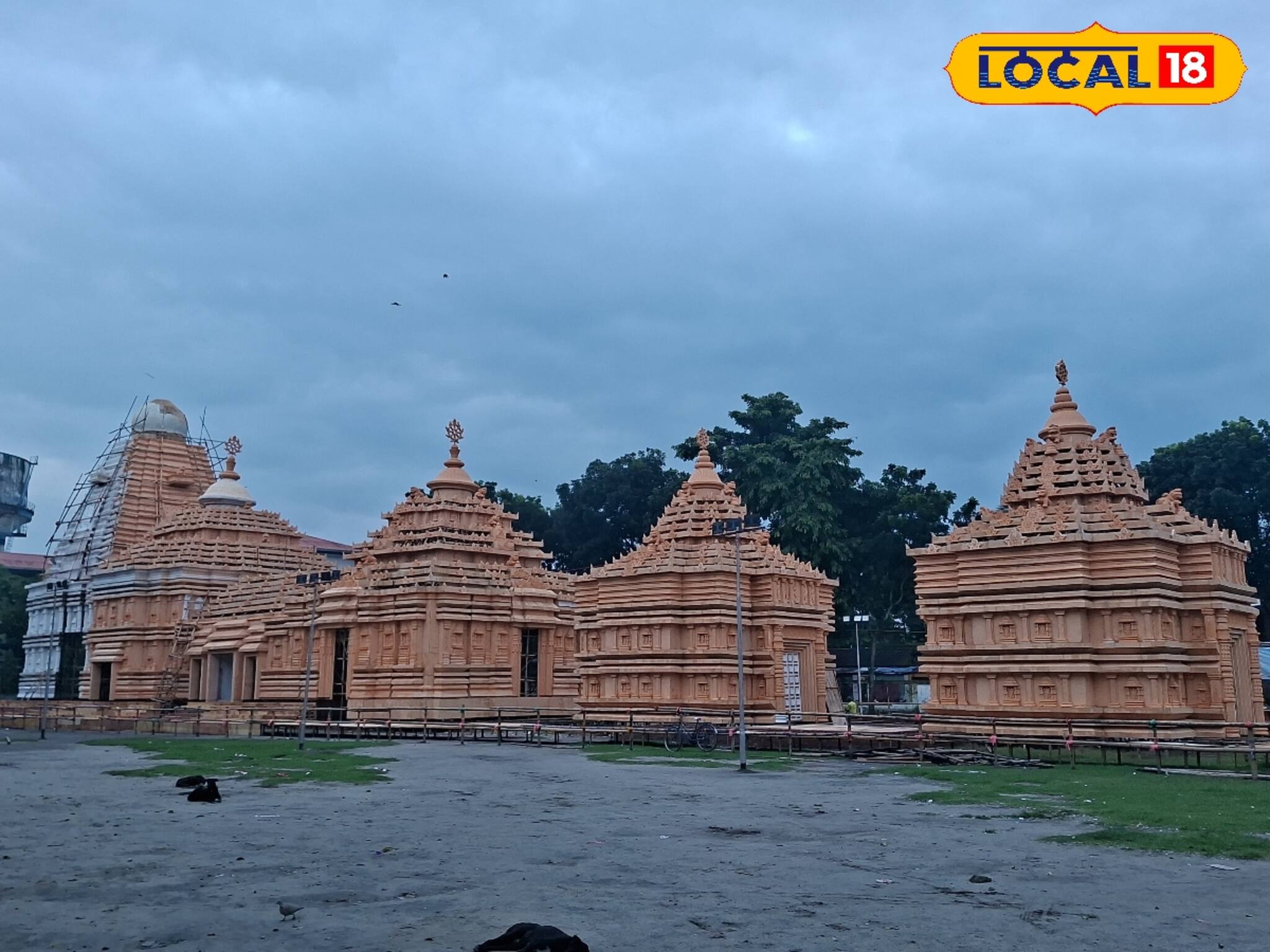 Durga Puja 2025: ইসকন থেকে রামেশ্বরম! দুর্গাপুজোয় মন্দিরের বাহার! থিমে চমক দিচ্ছে 'এই' ৩ পুজো কমিটি, না দেখলে মিস