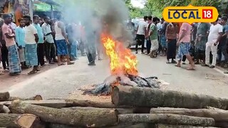 রাস্তা অবরোধ করে বিক্ষোভ রাস্তা অবরোধ করে বিক্ষোভ