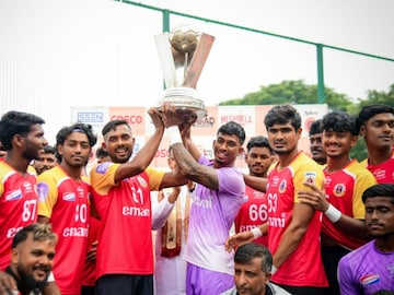 সমর্থকদের পুজোর উপহার! ২ দিনের ব্যবধানে দুবার কলকাতা লিগ চ্যাম্পিয়ন ইস্টবেঙ্গল সমর্থকদের পুজোর উপহার! ২ দিনের ব্যবধানে দুবার কলকাতা লিগ চ্যাম্পিয়ন ইস্টবেঙ্গল