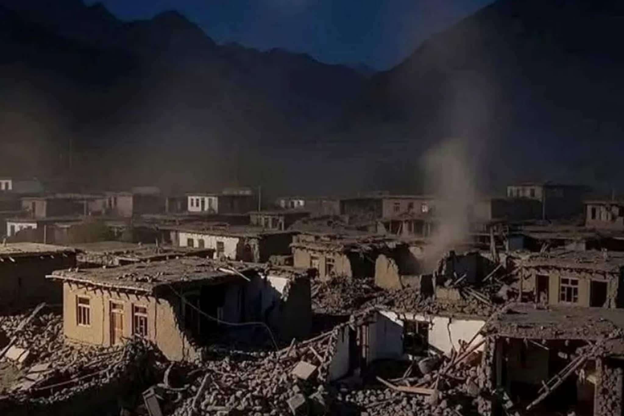 মৃত‍ের সংখ‍্যা ছাড়াল ১৪০০! ধসে পড়া বাড়ির নীচে আটকে বহু মানুষ...ভয়াবহ অবস্থা আফগানিস্তানে