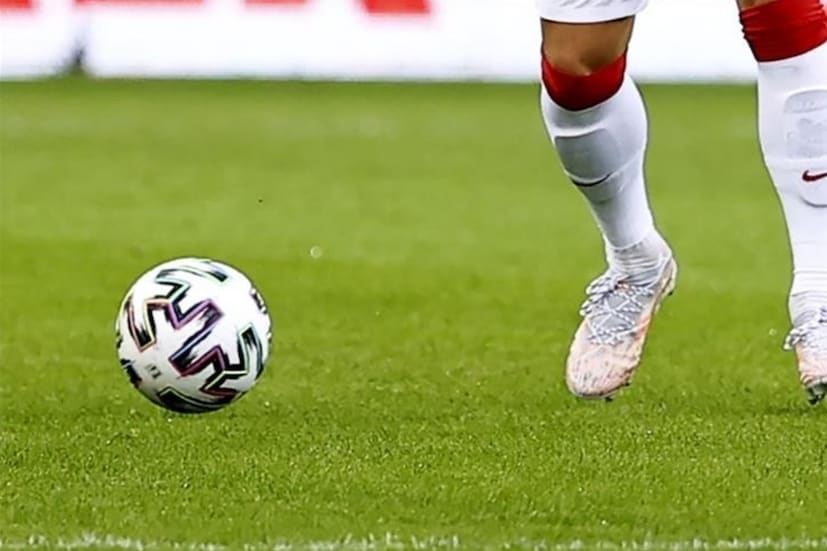 সো আই এমিনেরনে-র এটা ছিল রেফারিংয়ের বিরুদ্ধে প্রতিবাদ। তাদের আগের কয়েকটি ম্যাচে রেফারিং তাদের বিরুদ্ধে গিয়েছিল। প্রতিবাদ তারা ওই ম্যাচে বল পায়ে ঠেকায়নি।